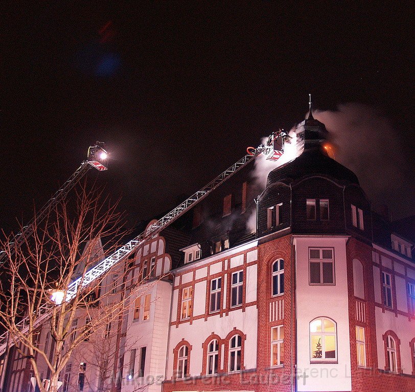 Feuer 3 Dachstuhlbrand Koeln Muelheim Gluecksburgstr P034.JPG